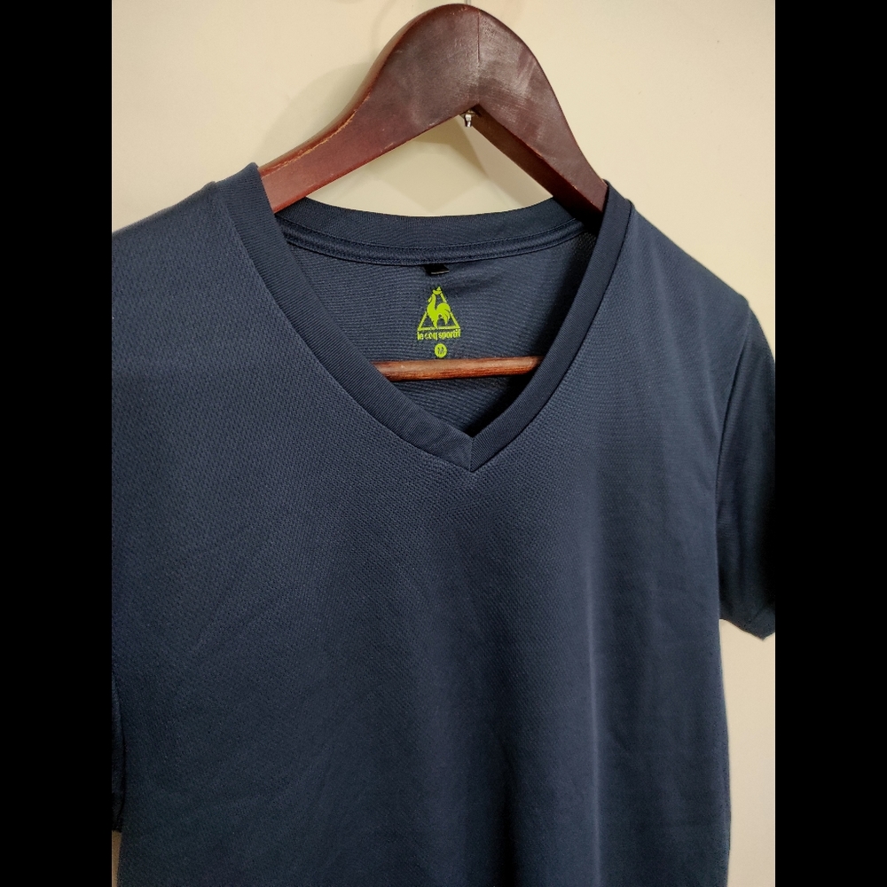 Blue T-shirt 💙 - Picture 1 of 6